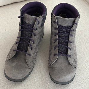 Duluth Trading Company Gray Lace Up Suede 9 Ankle Boots